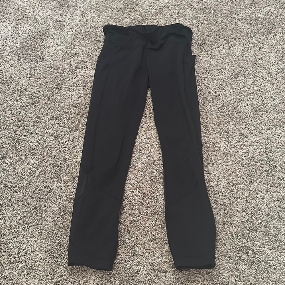 black cropped lululemon leggings